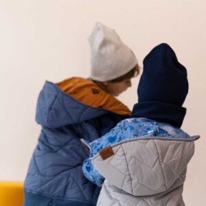 szara wiosenna czapka dziecięca bawełniana