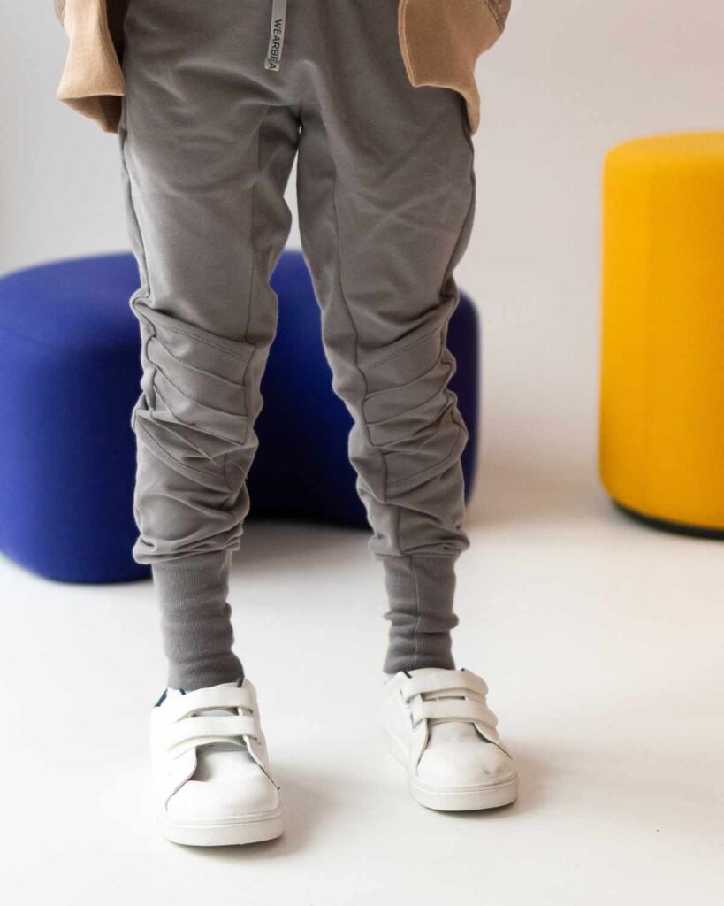 szare najtrwalsze spodnie do przedszkola