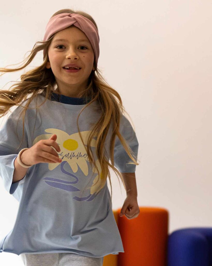 tshirt dziewczęcy błękit jasny niebieski z kwiatkami dear summer