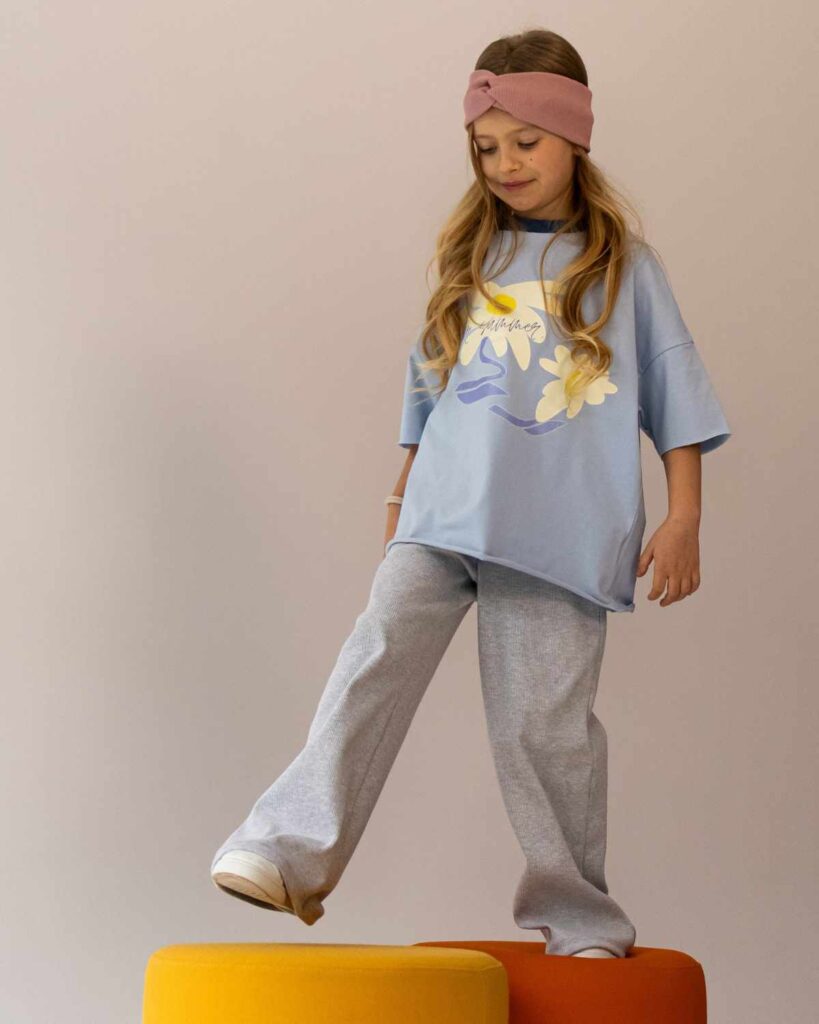 tshirt dziewczęcy błękit jasny niebieski z kwiatkami dear summer