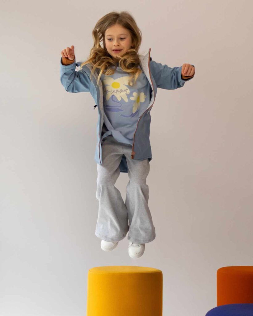 tshirt dziewczęcy błękit jasny niebieski z kwiatkami dear summer