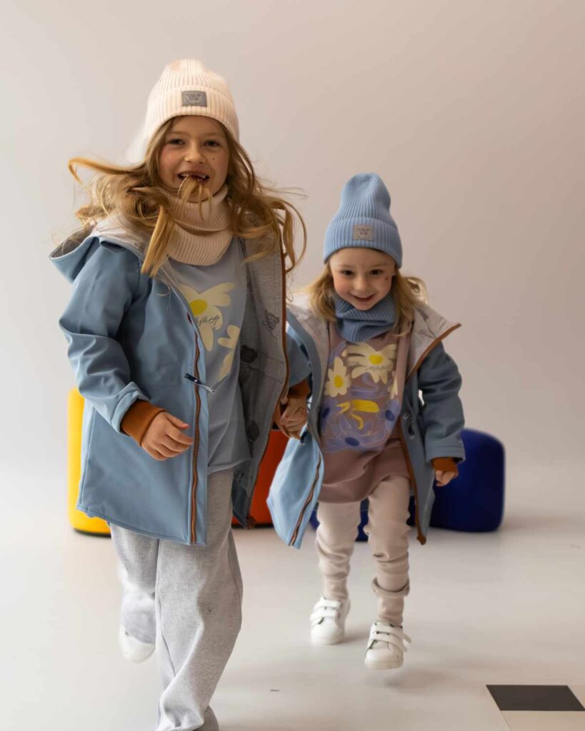 tshirt dziewczęcy błękit jasny niebieski z kwiatkami dear summer